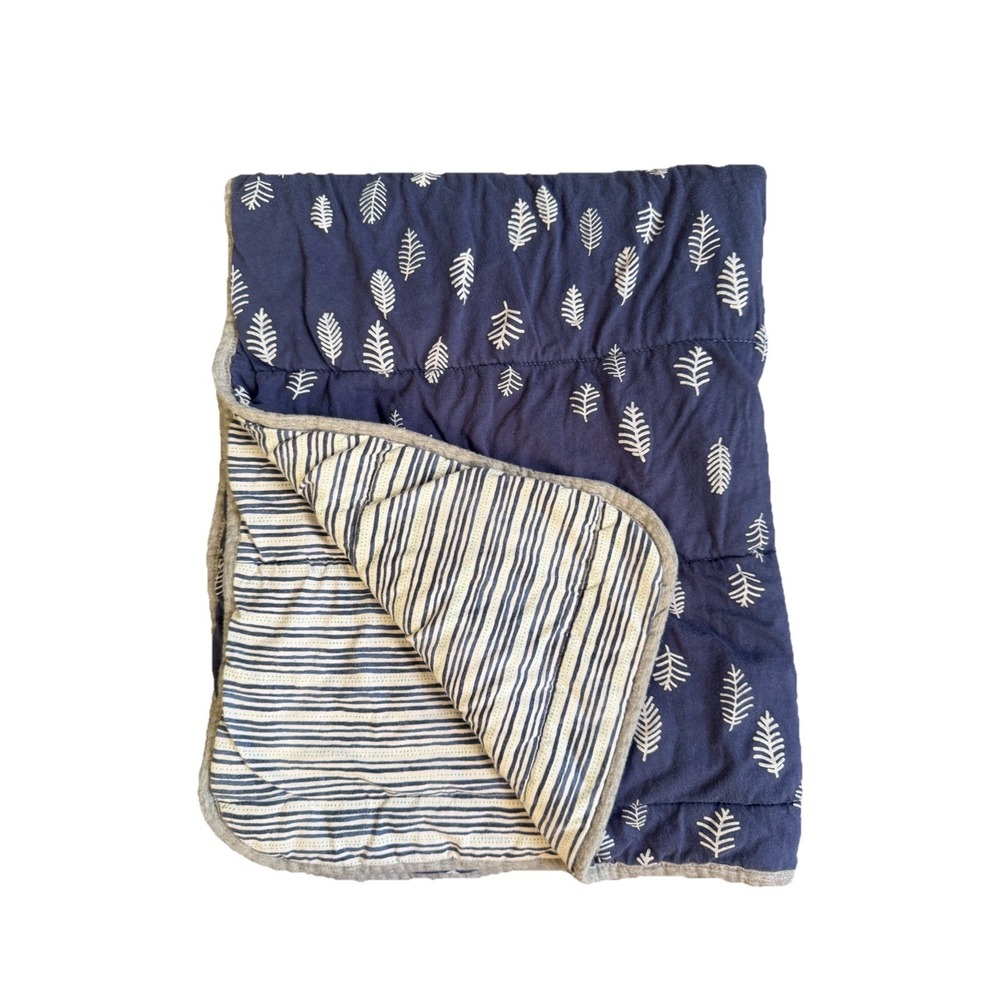 Burt's Bees Baby Reversible Organic Cotton Jersey Knit Blanket Quilt Blue Leaves